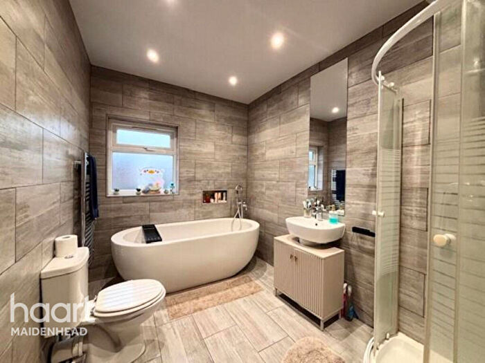 2 Bedroom Semi Detached House For Sale In Queens Road, High Wycombe, HP13