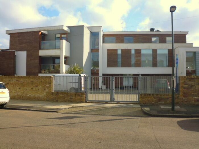 2 Bedroom Flat To Rent In Cranmer Road, Hampton Hill, Hampton TW12