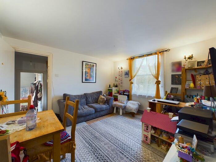 1 Bedroom Flat To Rent In Ramsden Road, London, N11