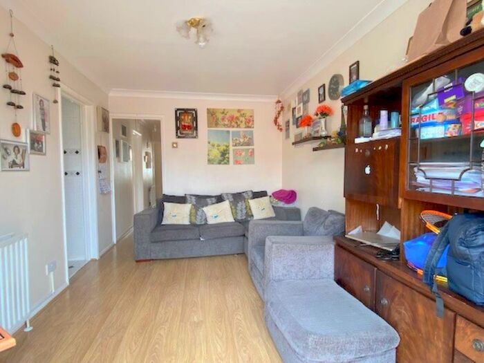 2 Bedroom Maisonette To Rent In Carmelite Road, Harrow Weald, Middlesex, HA3