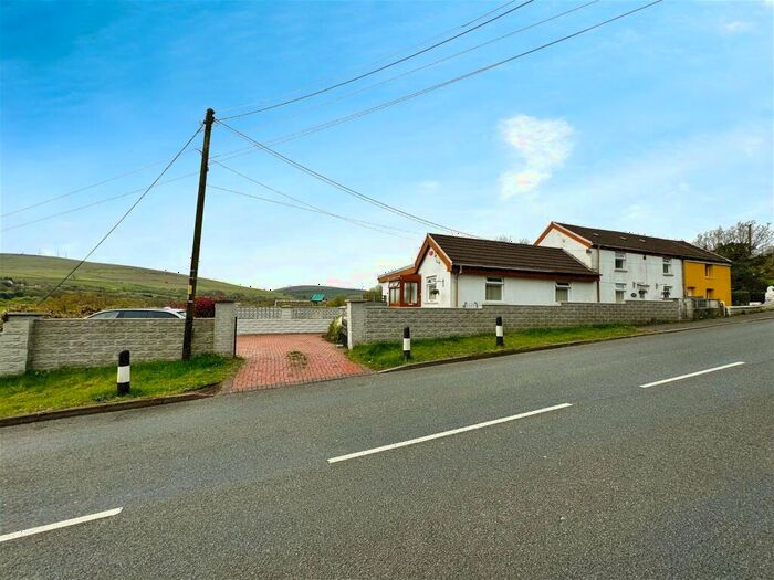3 Bedroom Semi-Detached House For Sale In Tynywaun Cottages, Cimla, Neath, SA11