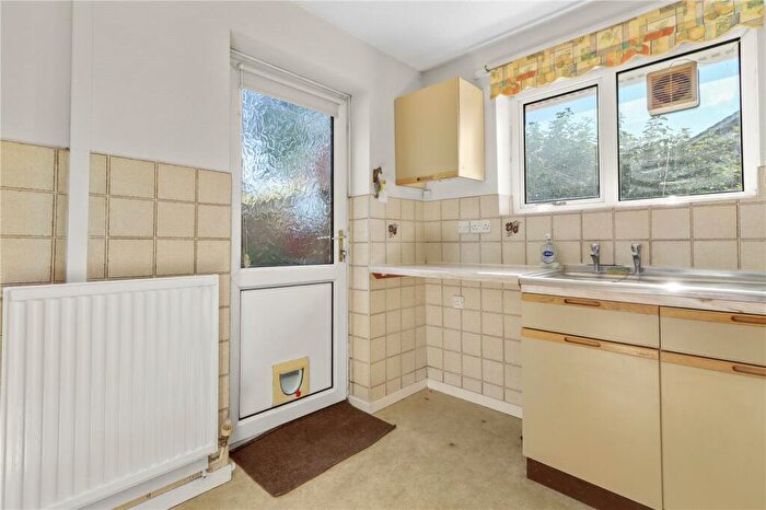2 Bedroom Bungalow For Sale In Cacklebury Close, Hailsham, East Sussex, BN27