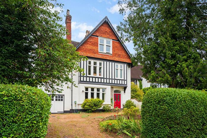 7 Bedroom Semi-Detached House For Sale In The Avenue, South Nutfield, RH1
