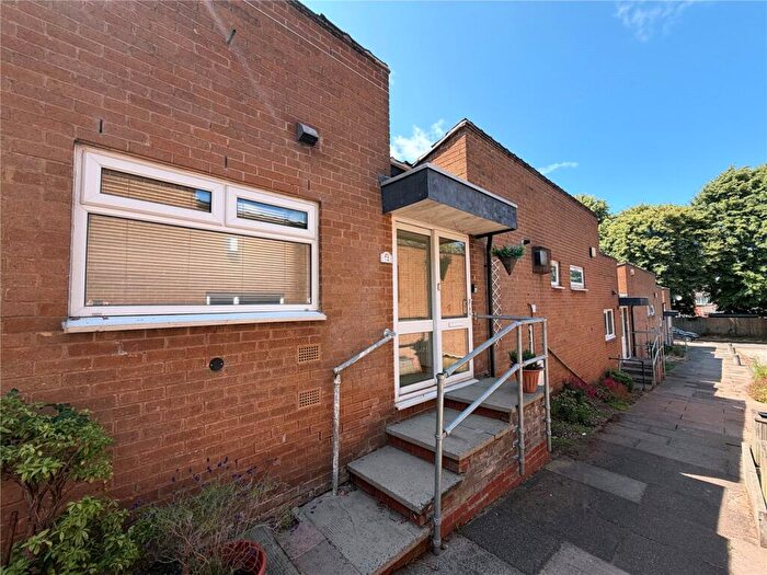 2 Bedroom Bungalow For Sale In Landswood Close, Birmingham, West Midlands, B44