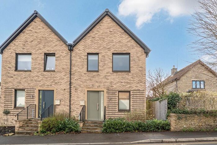 3 Bedroom Semi Detached House For Sale In Caxton Road, Frome, BA11