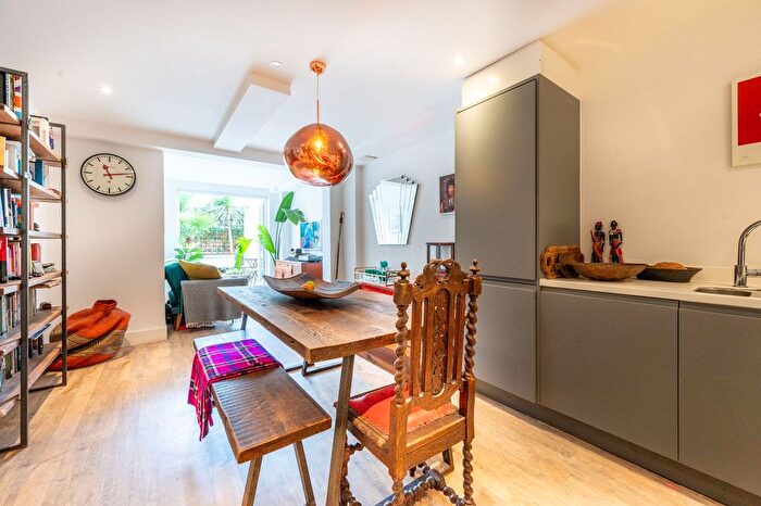2 Bedroom Flat For Sale In Kempton Mews, East Ham, London, E6
