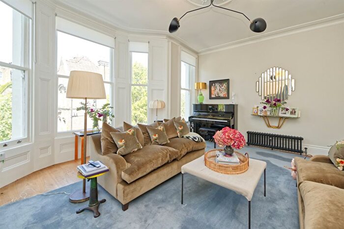 3 Bedroom Flat To Rent In St Michael's Gardens, W10