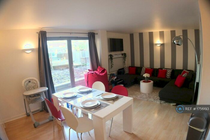 2 Bedroom Flat To Rent In Deals Gateway, London, SE13