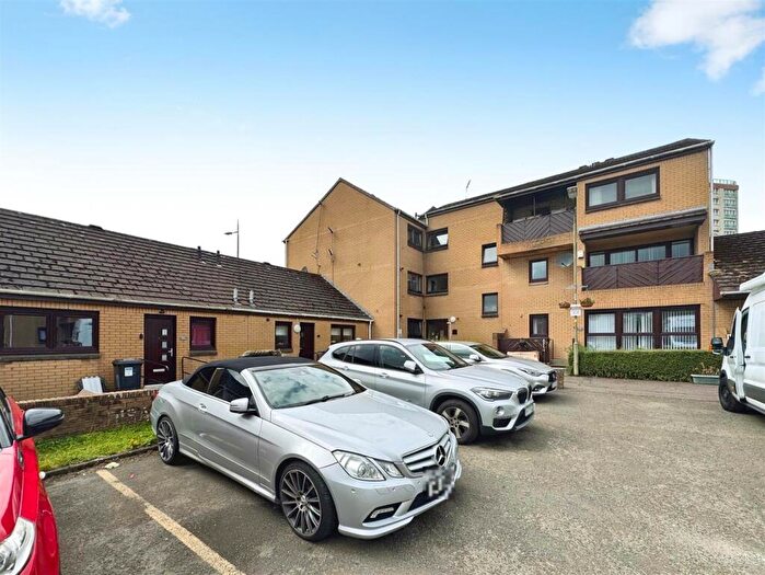 2 Bedroom Flat To Rent In Nairn Place, Clydebank, G81