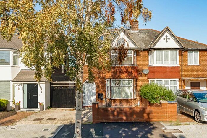 5 Bedroom House To Rent In The Vale, Willesden, NW11