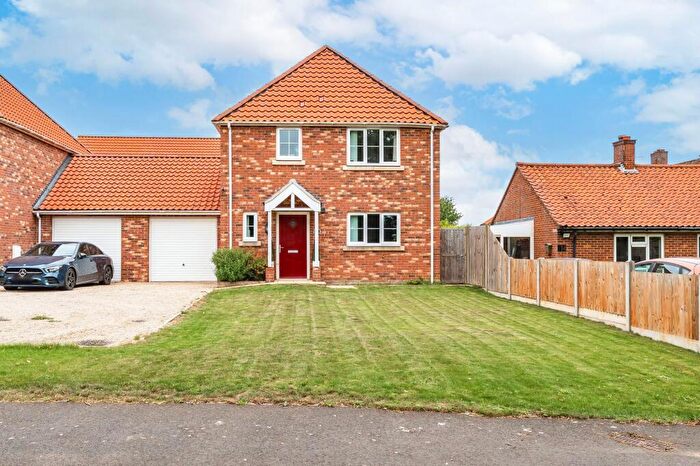 3 Bedroom Link Detached House For Sale In Parfitt Close, Foxley, NR20