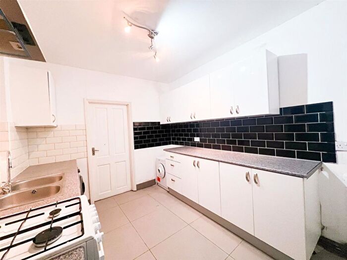 4 Bedroom Terraced House To Rent In Sunnyside Road, London, E10