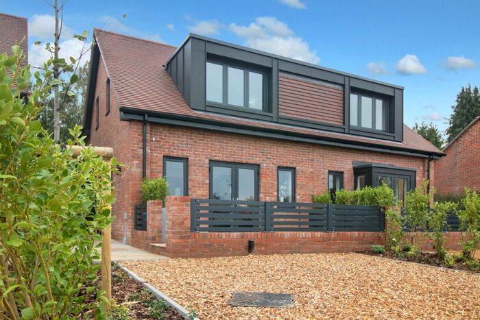 3 Bedroom Semi-Detached House To Rent In Kings Walk, Boyne Rise, Kings Worthy, Winchester, SO23