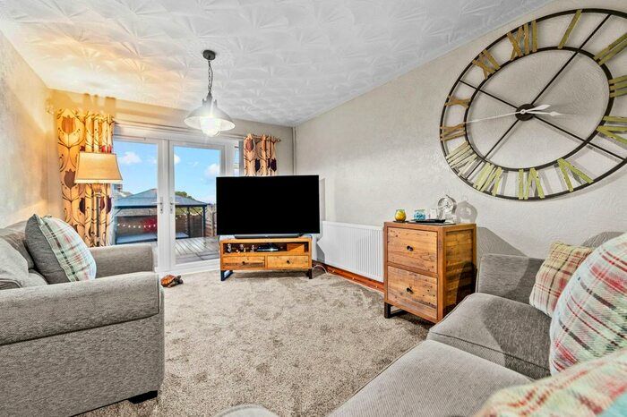 3 Bedroom Semi-Detached House For Sale In The Links, Trevethin, NP4