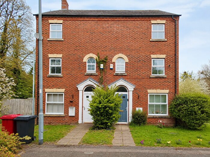 4 Bedroom Semi Detached House For Sale In Parsons Road, Slough, Berkshire, SL3