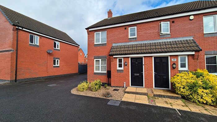 3 Bedroom Town House To Rent In Long Swath Way, Birstall, LE4