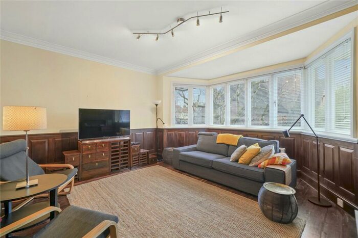 3 Bedroom Maisonette To Rent In West Heath Drive, Golders Green, NW11