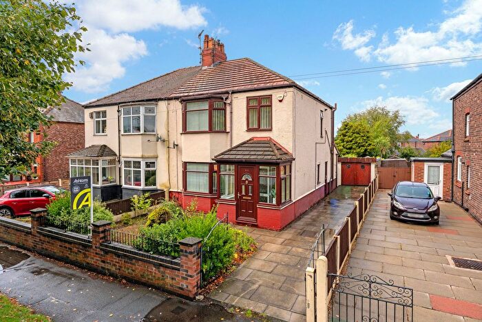 3 Bedroom Semi Detached House For Sale In Kingsway, Widnes, WA8