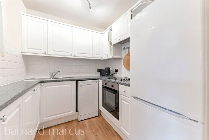 1 Bedroom Flat For Sale In Burgh Heath Road, Epsom, KT17
