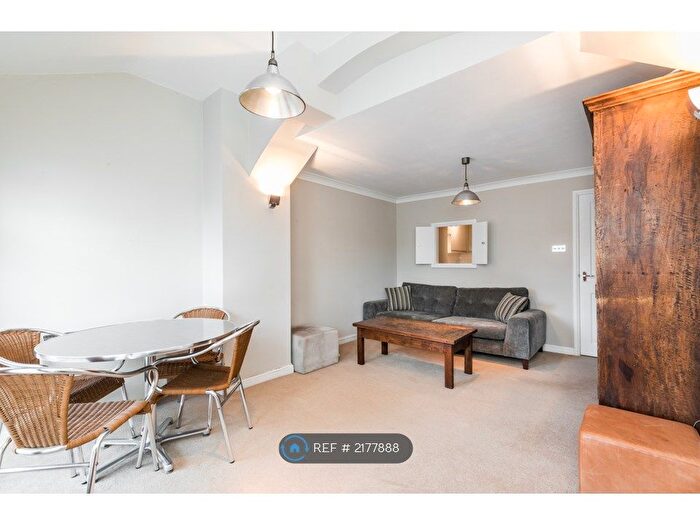 1 Bedroom Flat To Rent In Mast Court, London, SE16