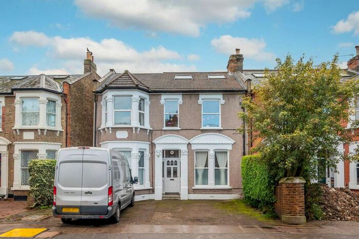 Garage / Parking To Rent In Queens Road, Wimbledon, London, SW19