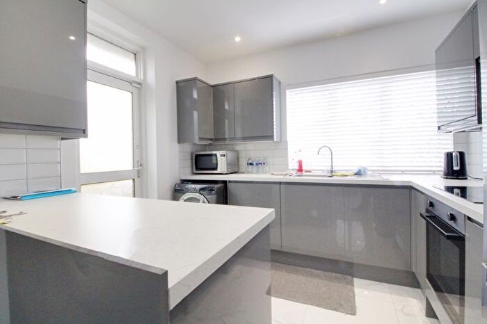 2 Bedroom Detached House To Rent In The Meadway, Cuffley, EN6