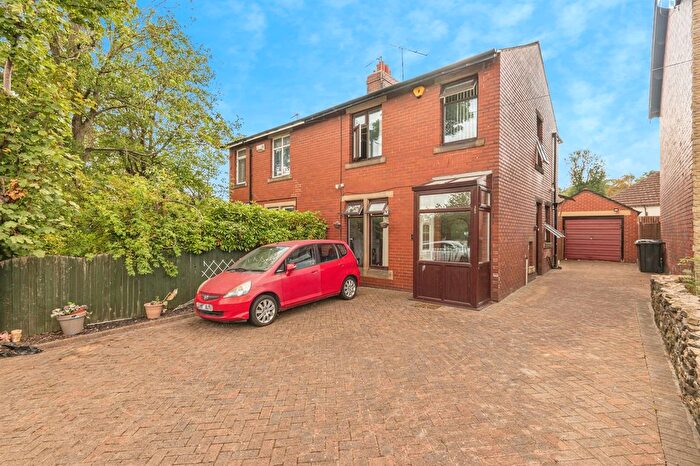 3 Bedroom Semi-detached House For Sale In Wakefield Road, Huddersfield, HD5