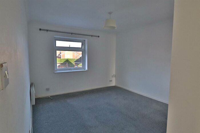 1 Bedroom Flat To Rent In Salvington Road, Worthing, BN13