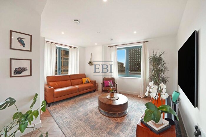 2 Bedroom Apartment For Sale In Skyline Apartments, Makers Yard, Bromley-By-Bow, E3