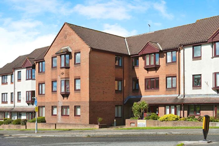 2 Bedroom Apartment For Sale In Tanners Court, Thornbury, BS35