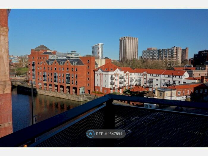 2 Bedroom Flat To Rent In Temple Bridge Apartments, Bristol, BS1