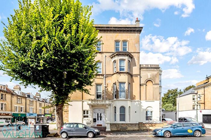 2 Bedroom Flat To Rent In Selborne Road, Hove, BN3