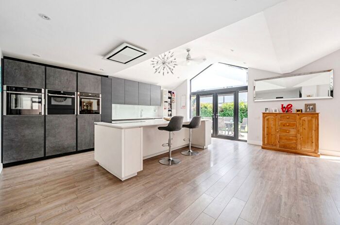 5 Bedroom Bungalow For Sale In Shortheath Lane, Sulhamstead, Reading, Berkshire, RG7