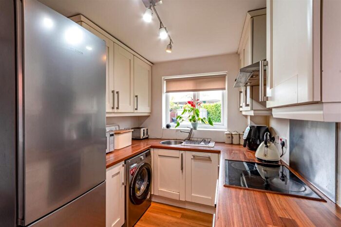 3 Bedroom Detached House For Sale In Coquet Avenue, Bramley, Rotherham, S66