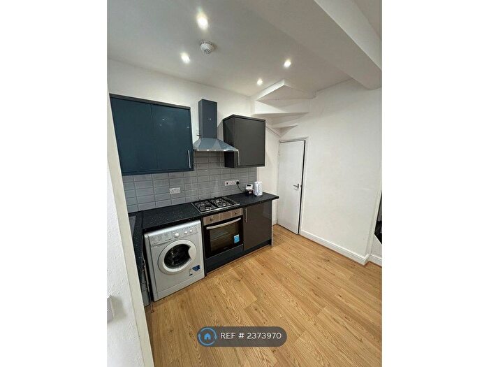 2 Bedroom Terraced House To Rent In Autumn Avenue, Leeds, LS6