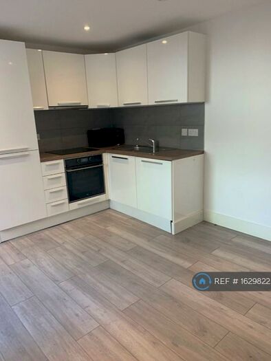 Studio To Rent In Shaw Heath, Stockport, SK2