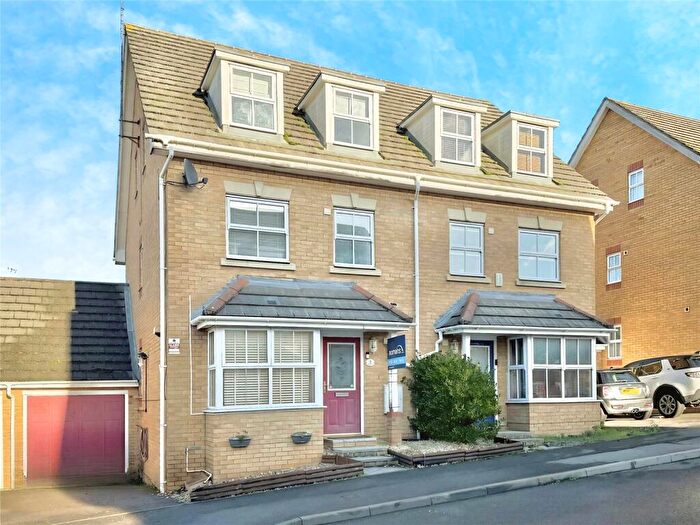 5 Bedroom Semi Detached House For Sale In Boole Heights, Bracknell, Berkshire, RG12