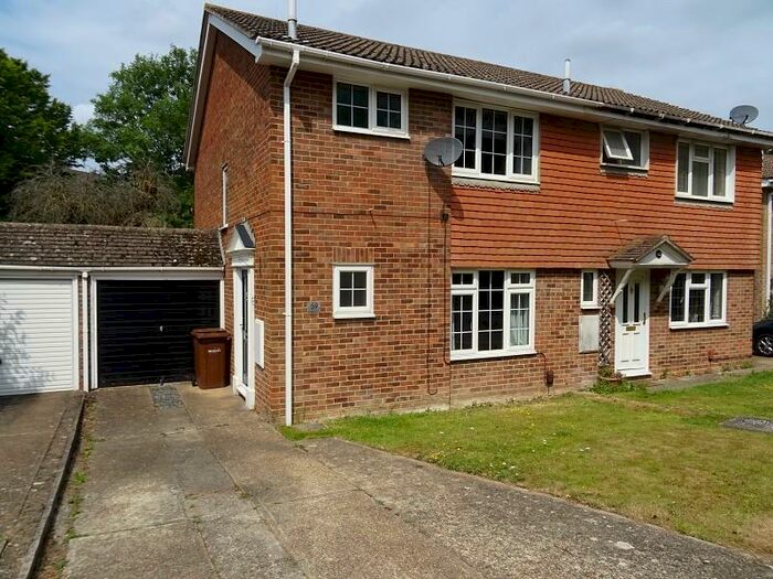 3 Bedroom Semi-Detached House To Rent In Hickory Dell, Hempstead, Gillingham, Kent., ME7