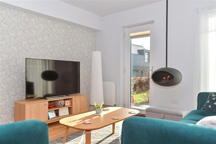 3 Bedroom Link Detached House For Sale In Hernhill, Faversham, Kent, ME13