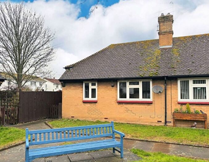 1 Bedroom Semi Detached Bungalow For Sale In Russell Close, Crayford, Dartford, DA1