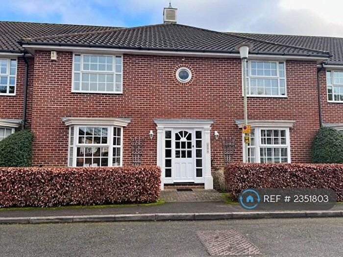 1 Bedroom Flat To Rent In Parkway Gardens, Welwyn Garden City, AL8