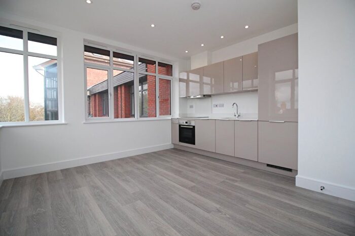 1 Bedroom Flat To Rent In Holmes Park, North Street, Horsham, RH12