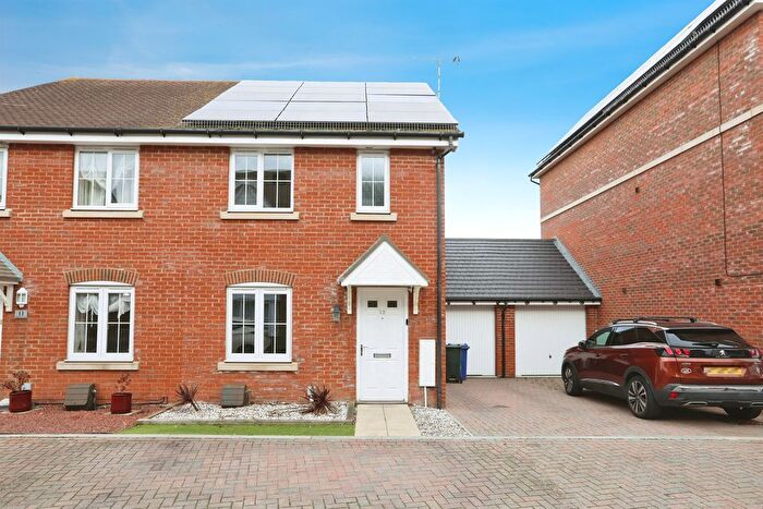 3 Bedroom Semi Detached House For Sale In Clifford Crescent, Sittingbourne, ME10