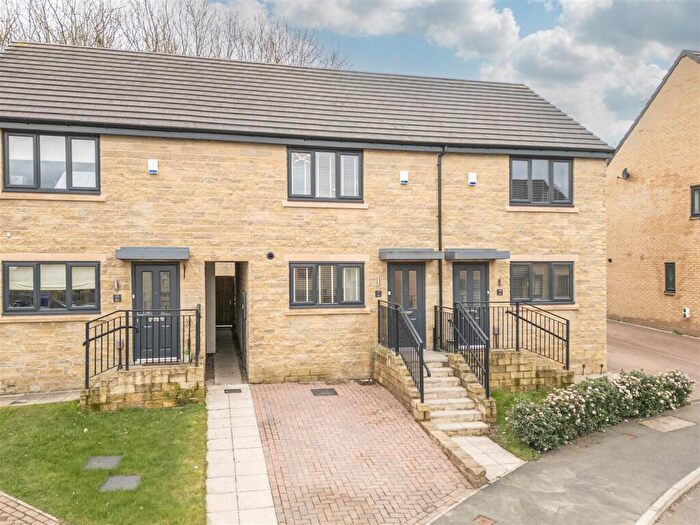 3 Bedroom Terraced House For Sale In Shears Drive, Brighouse, HD6