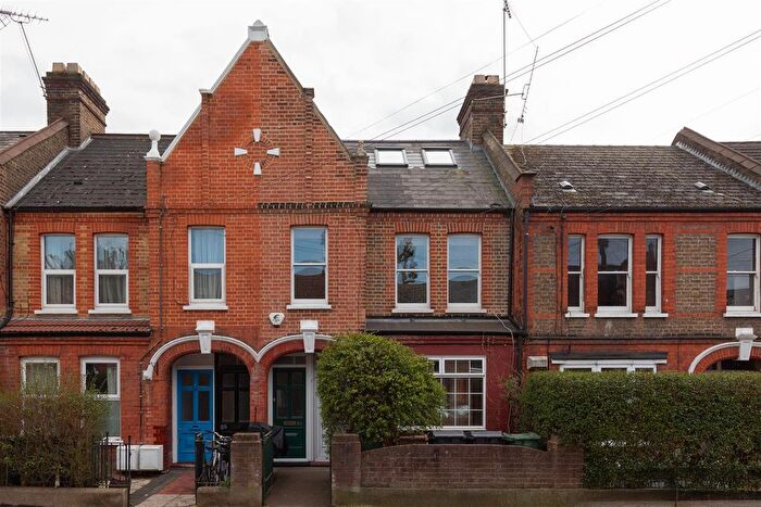 3 Bedroom Flat For Sale In Chewton Road, Walthamstow, E17