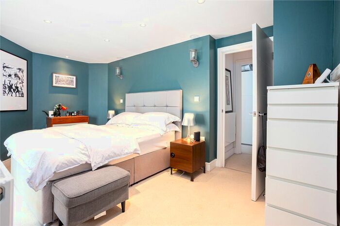 2 Bedroom Flat To Rent In Findon Road, London W12