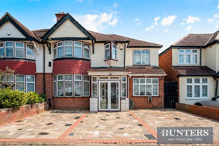 6 Bedroom Semi Detached House For Sale In Blossom Waye, Hounslow, TW5