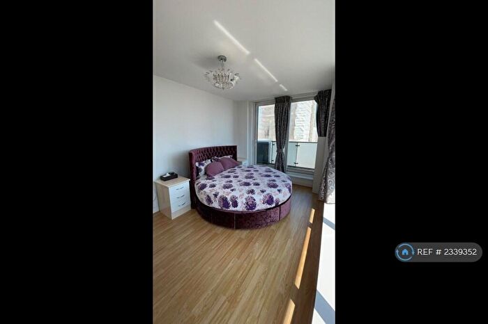 3 Bedroom Flat To Rent In Navigation Court, London, E16