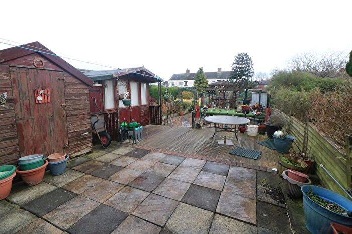 3 Bedroom End Of Terrace House For Sale In Greno View Road, High Green, Sheffield, S35