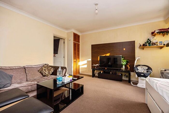 1 Bedroom Flat For Sale In Eastwood Road, Bramley, Guildford, Surrey, GU5